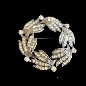 Crystal Adorned Wreath/Brooch NWOT